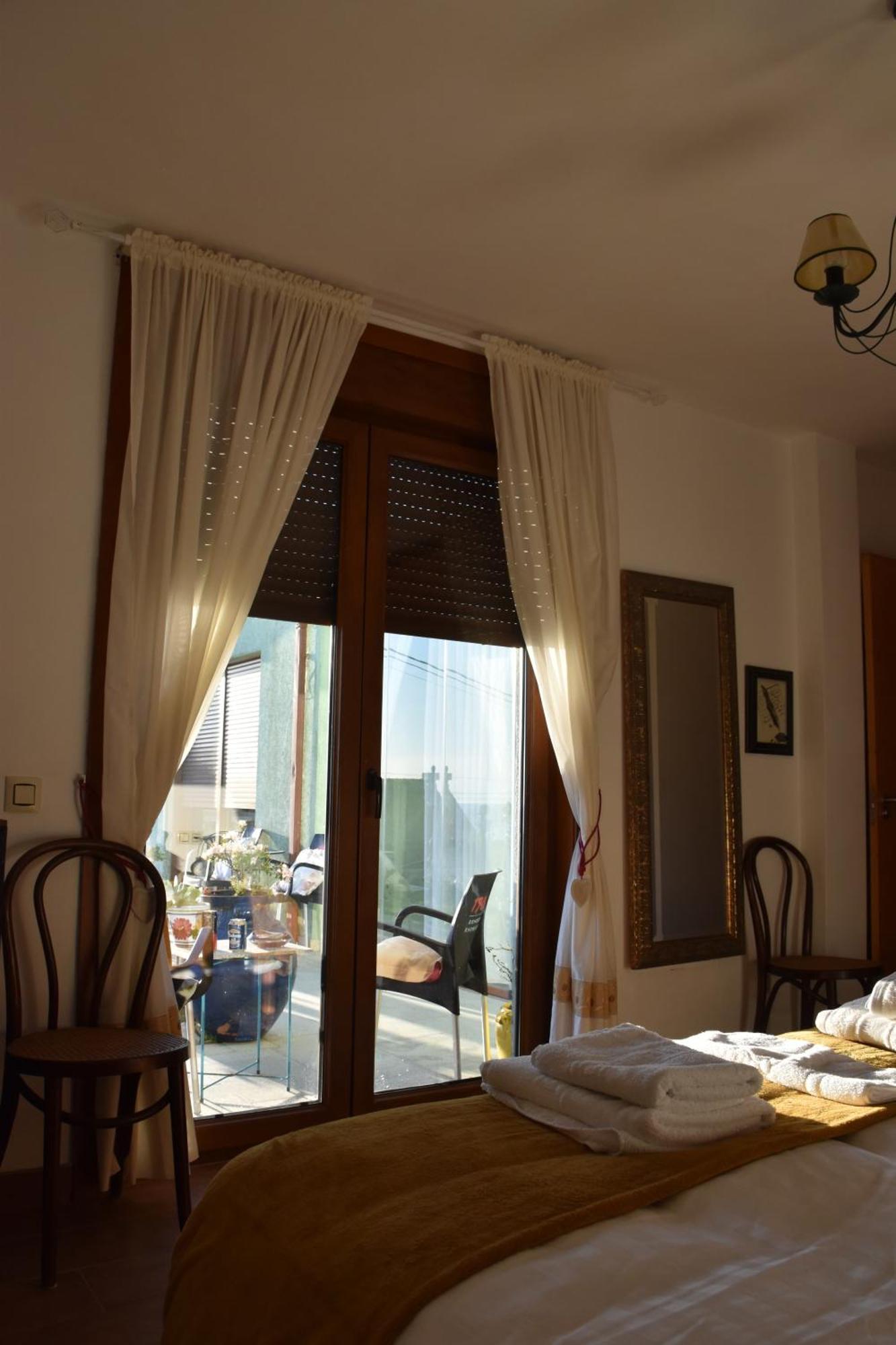 Pilgrim Rooms Os Agrinos Oia Exterior photo